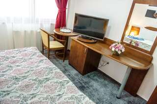 Отель Hotel Parc Sibiu Сибиу Двухместный номер с 2 отдельными кроватями-10